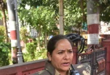 उज्जैन की शाही मस्जिद पर कार्रवाई से पहले बवाल, पथराव के बाद पुलिस ने छोड़े आंसू गैस के गोले