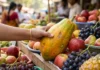 Fresh Fruits खरीदते समय रखें इन 5 बातों का ध्यान, पपीता से लेकर सेब और अंगूर तक ऐसे पहचानें अच्छे फल