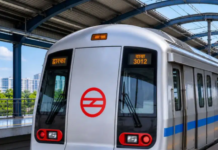 दिल्ली मेट्रो में सरकार विरोधी पोस्टर मिलने से मचा हड़कंप, अज्ञात लोगों के खिलाफ FIR दर्ज