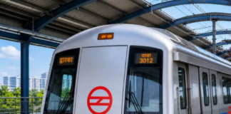दिल्ली मेट्रो में सरकार विरोधी पोस्टर मिलने से मचा हड़कंप, अज्ञात लोगों के खिलाफ FIR दर्ज