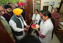 मुख्यमंत्री भगवंत सिंह मान ने होशियारपुर में आम आदमी क्लीनिकों के उद्घाटन अवसर पर जनसभा को संबोधित किया*