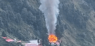 बागेश्वर में नवरात्र के बीच मां भगवती मंदिर में लगी आग, प्राचीन लकड़ी के मंदिर को भारी नुकसान की आशंका